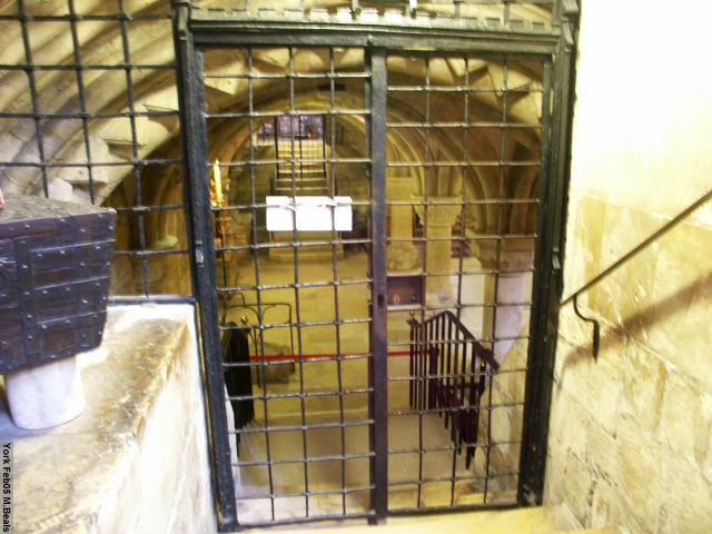 PICT5384-Gated_crypt